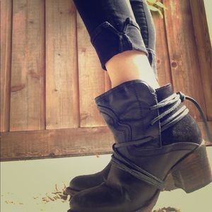 Steve Madden Free bird boots Casey